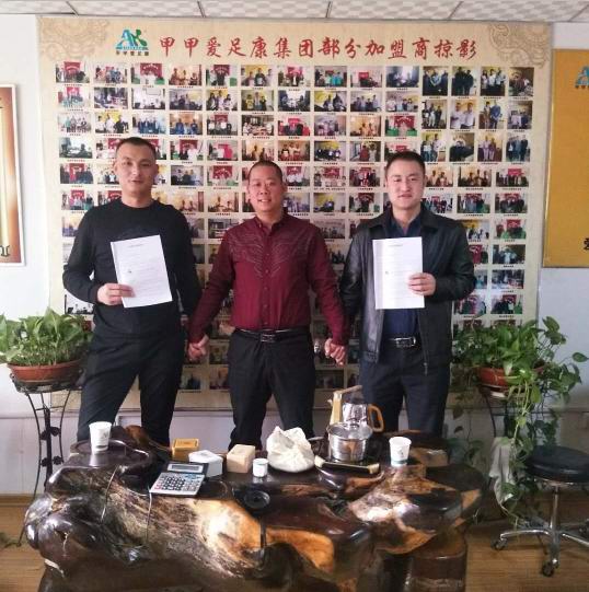 恭喜烏魯木齊董海軍-董總這次和朋友專程來到愛足康集團(tuán)總部，毫不猶豫拿下市分公司